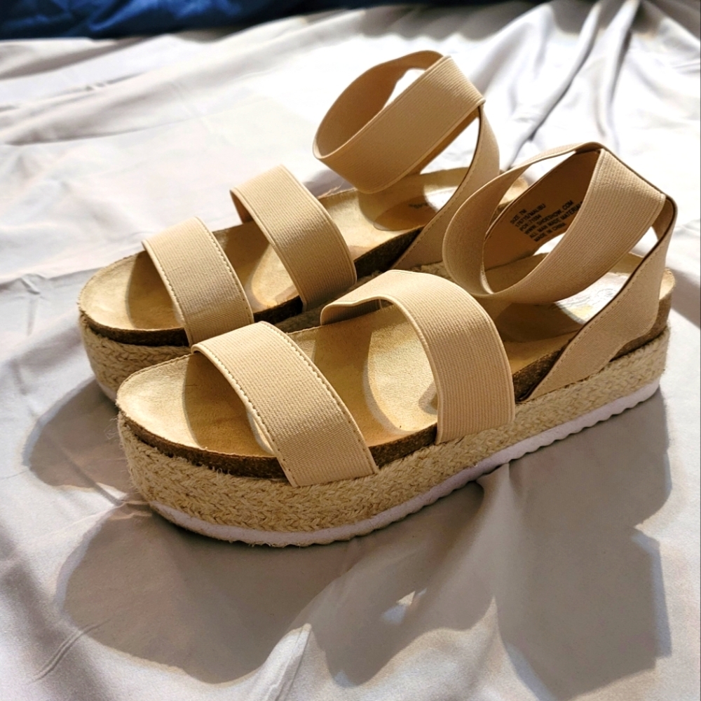 FINAL SALE: Size 7M Beige Wedge Sandals